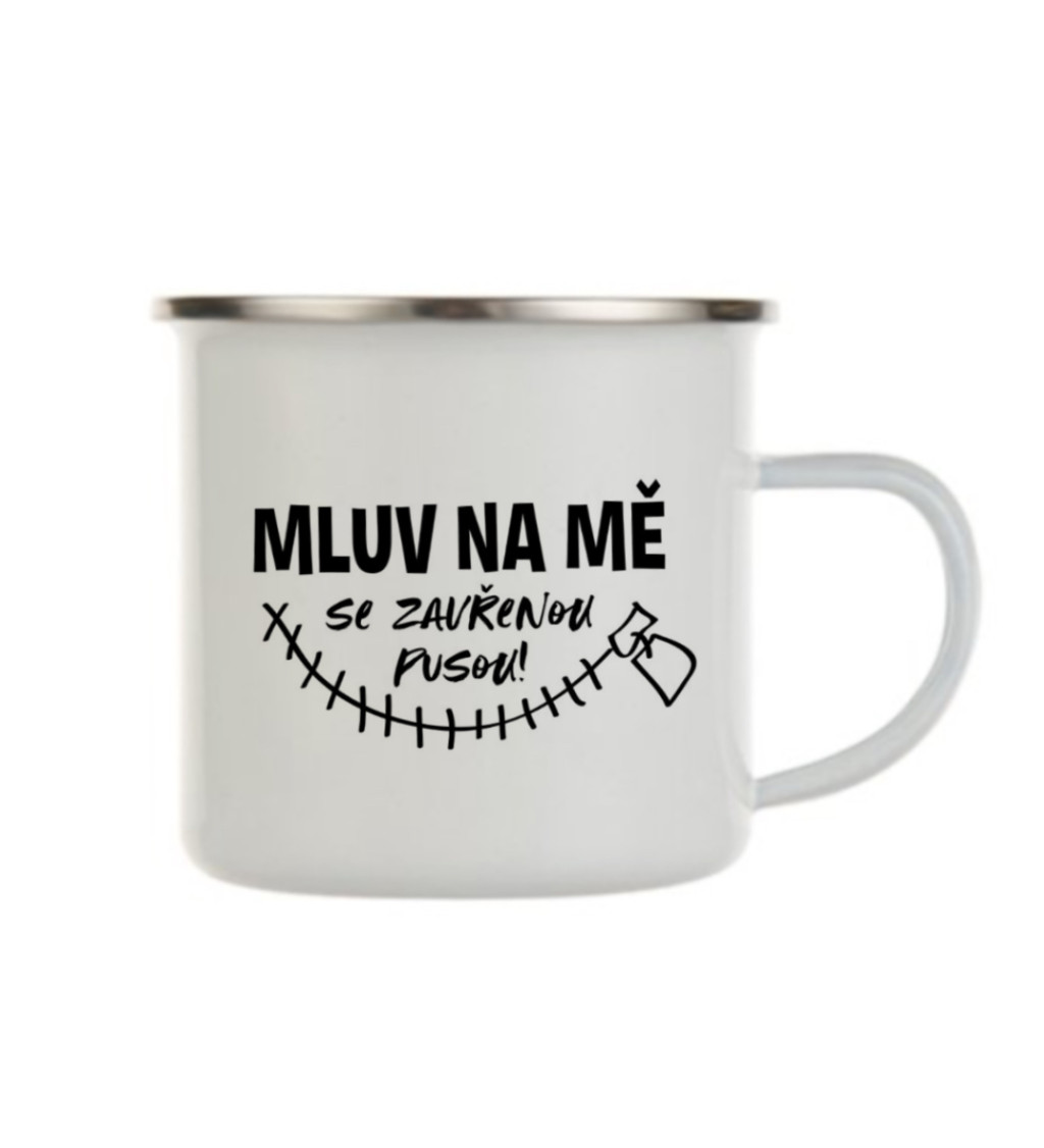 Bílý plecháček: Mluv na mě se zavřenou pusou