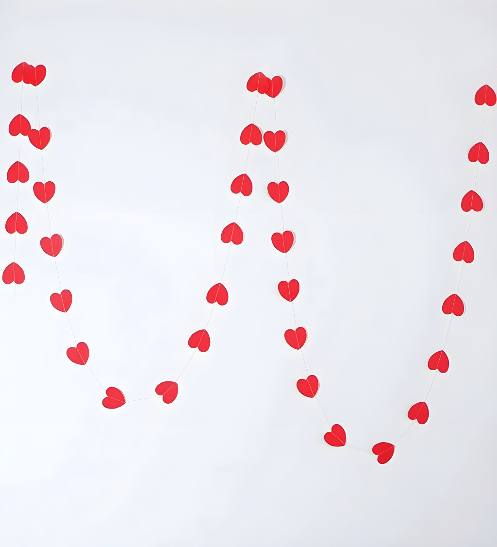Červená girlanda se srdíčky