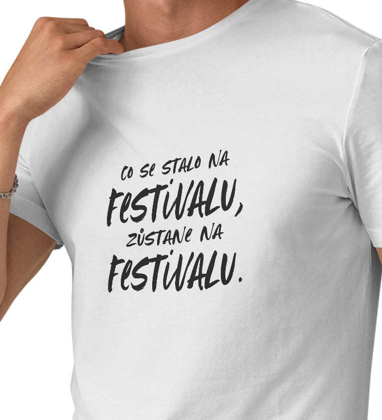 Pánské bílé tričko – Co se stane na festivalu