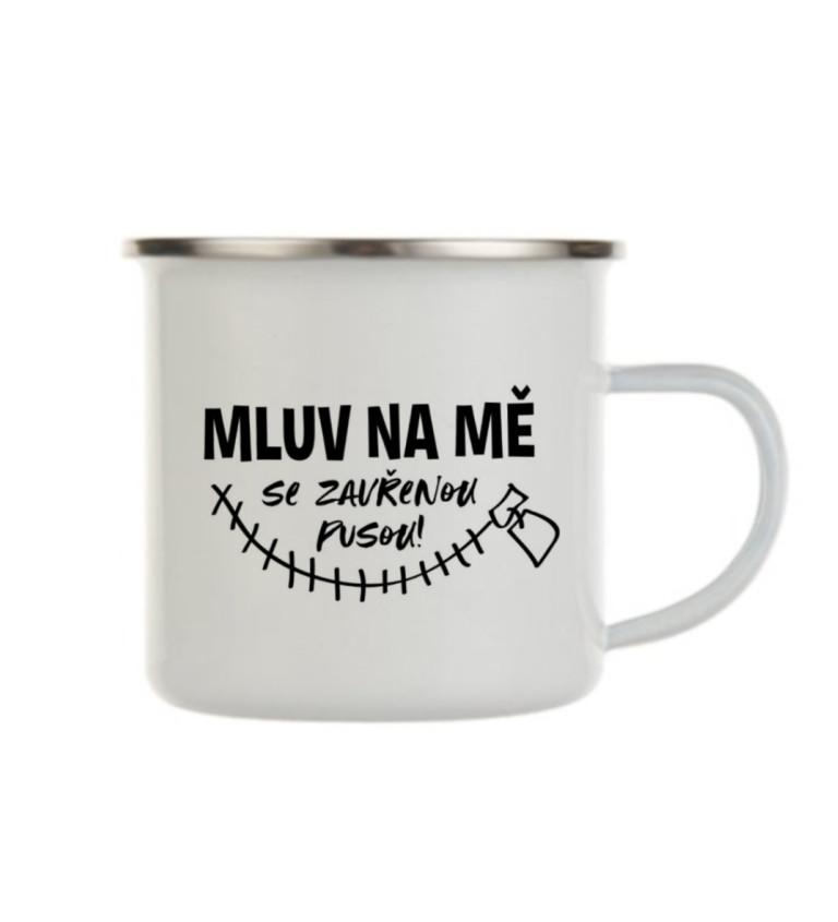 Bílý plecháček: Mluv na mě se zavřenou pusou